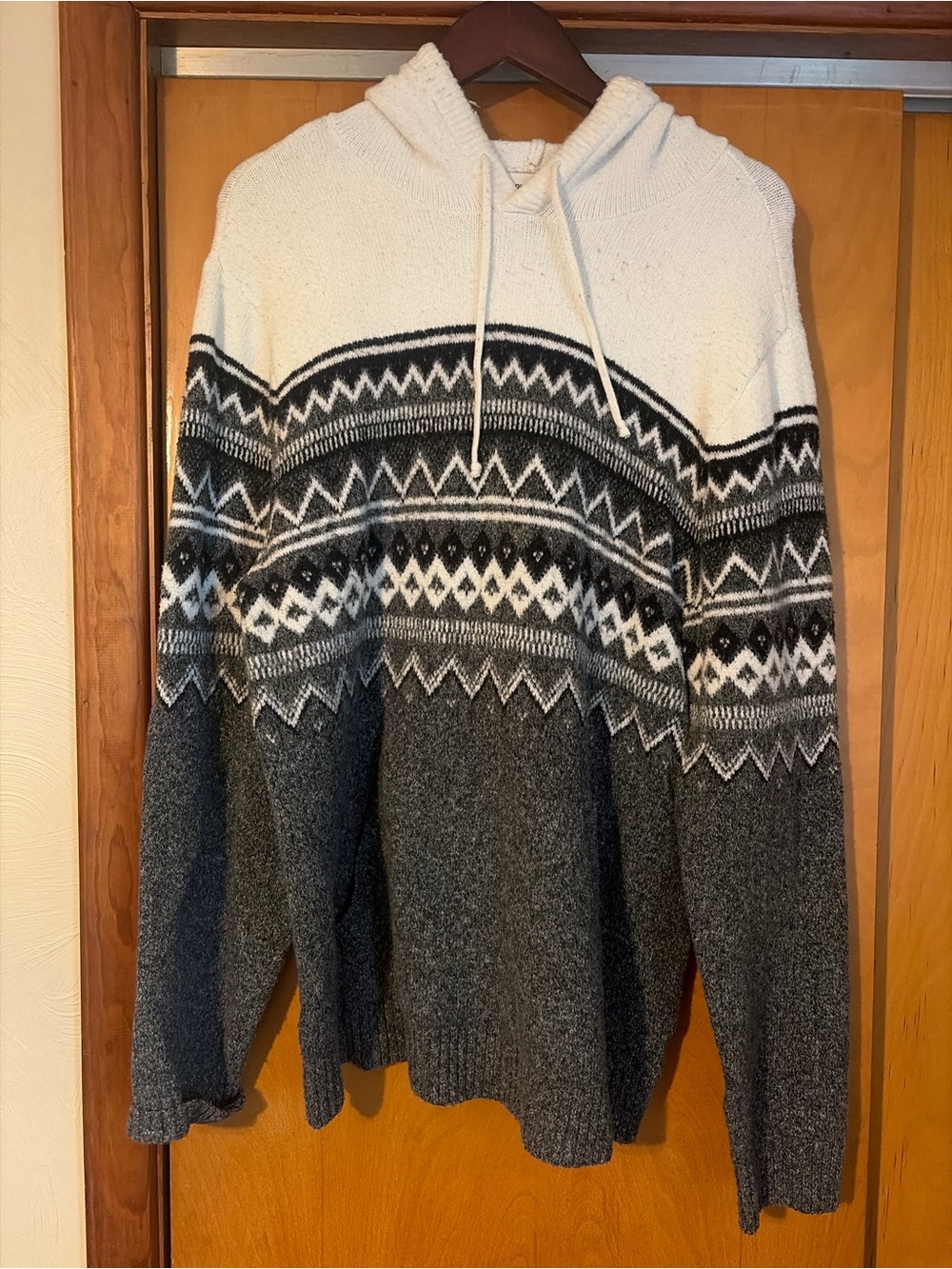 Old Navy Men's Hooded Fair Isle Sweater - White and Dark Gray
